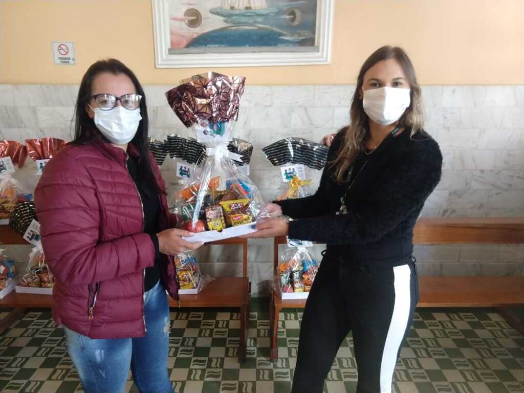 Ecosul doa cestas a profissionais da Santa Casa de Pelotas que atendem pacientes Covid-19
