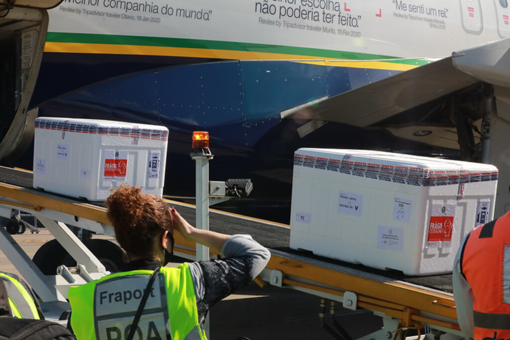 RS recebe 360.950 doses de vacina contra a Covid-19