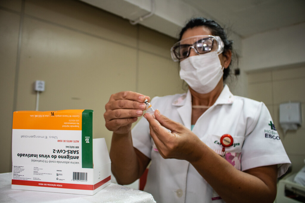 Faltam doses de CoronaVac no Estado