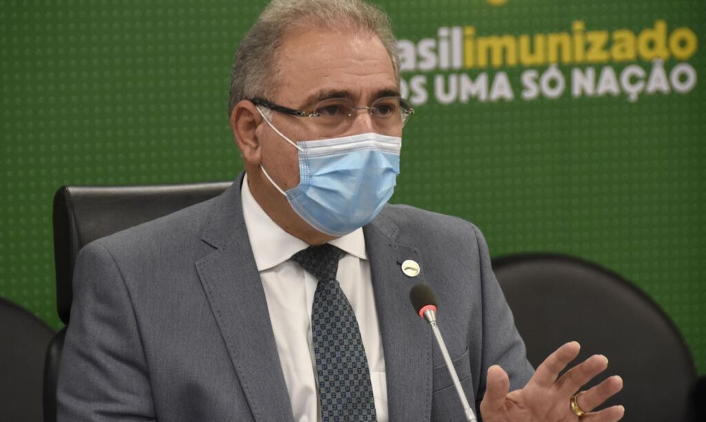 Ministro diz que inclusão de novos grupos na vacinação atrapalha o PNI