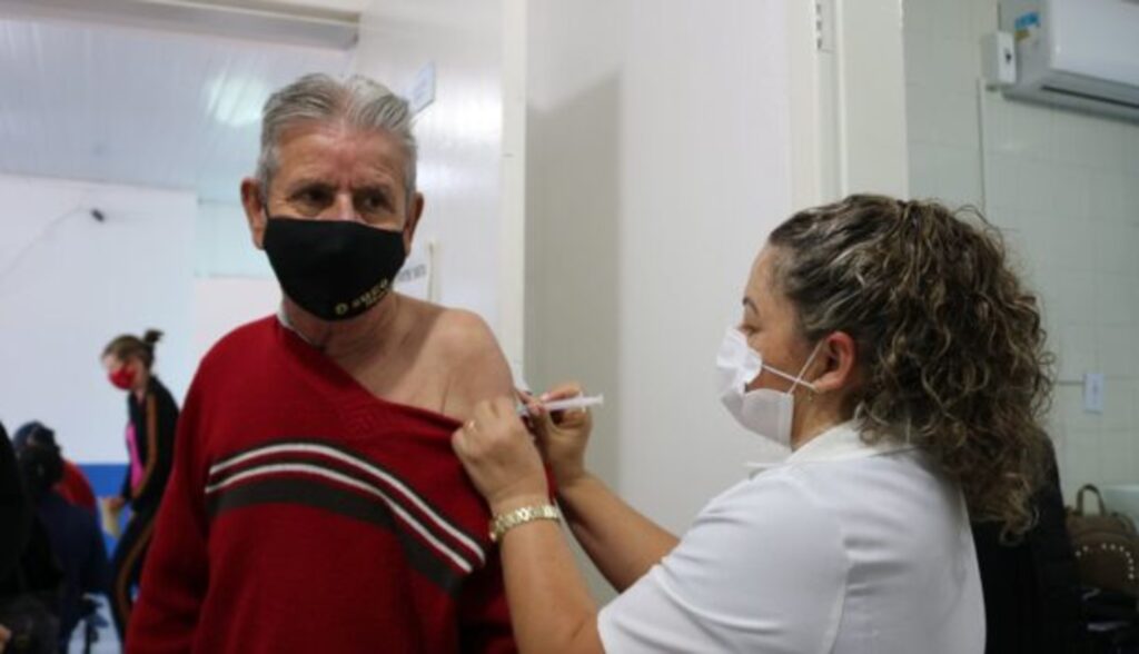 Candiota realiza aplicação da segunda dose da vacina contra a Covid-19