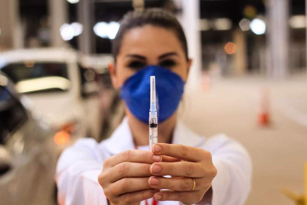 Mais de 2,5 mil pessoas foram imunizadas no fim de semana