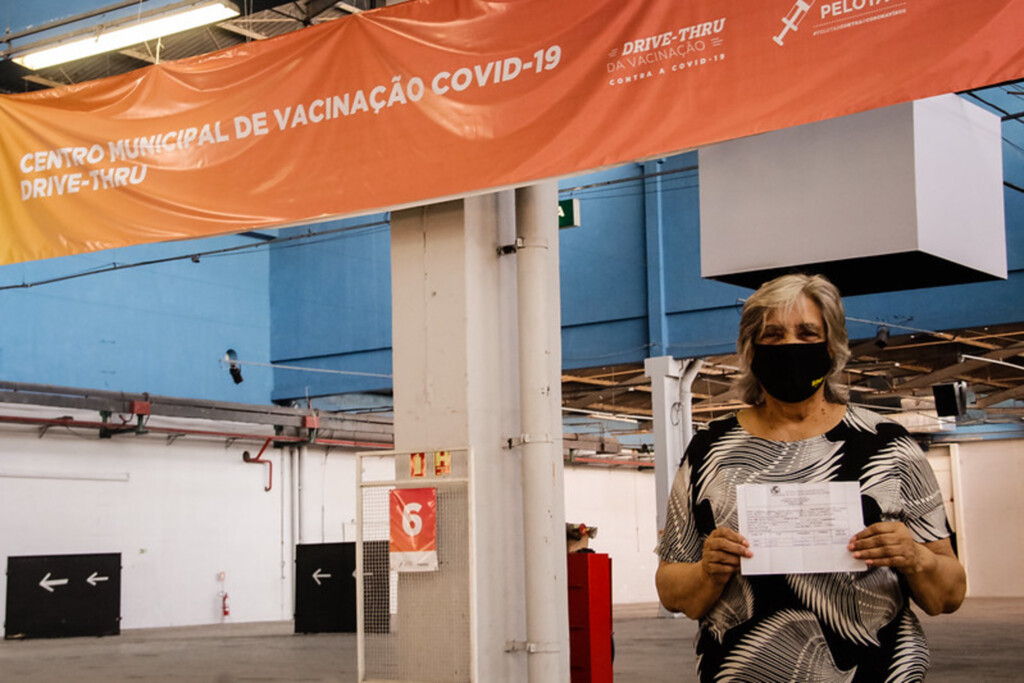 Mais de 1.300 idosos de 79 e 78 anos recebem 2ª dose da vacina