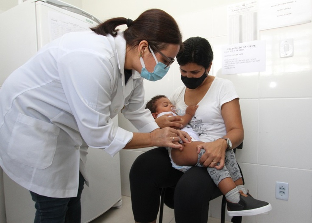 Primeiro dia de vacinação contra a gripe com pouco movimento