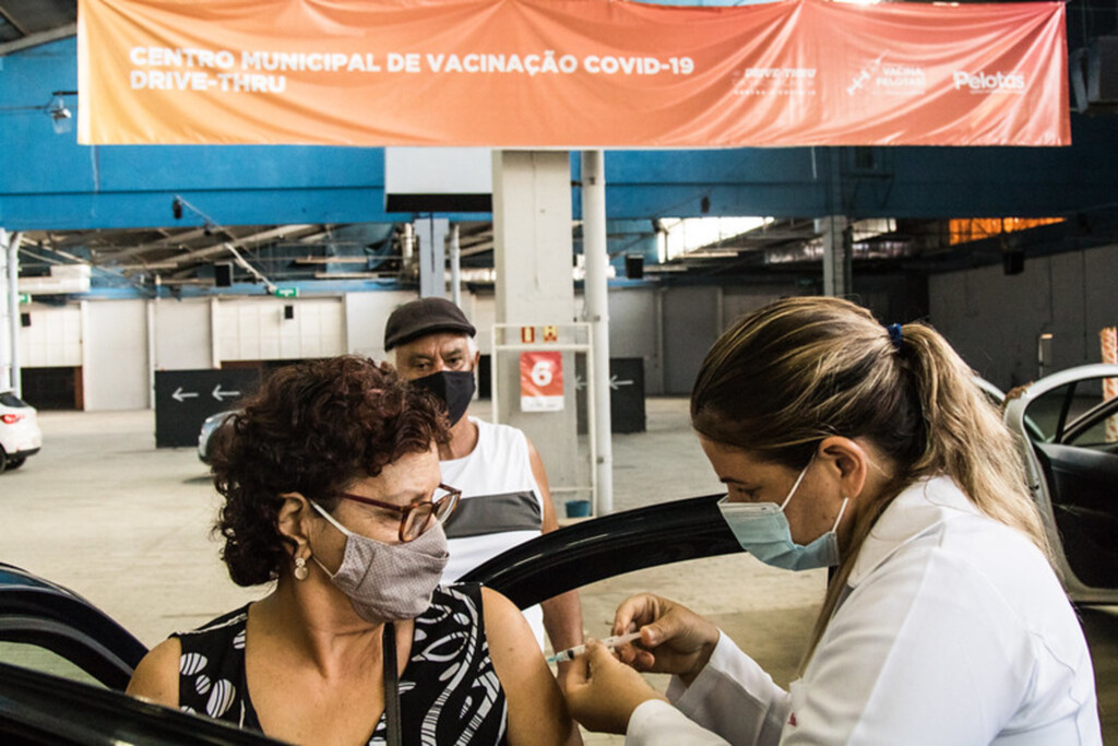 Vacinação chega para idosos com 63 anos ou mais