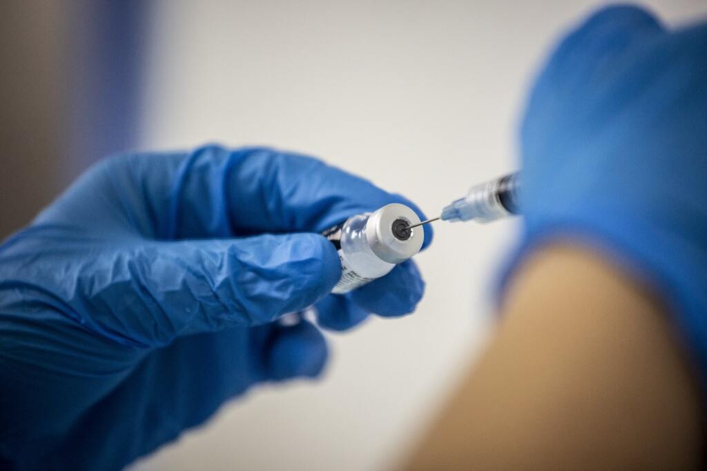 EUA aplicam 165 milhões de doses de vacina contra Covid-19