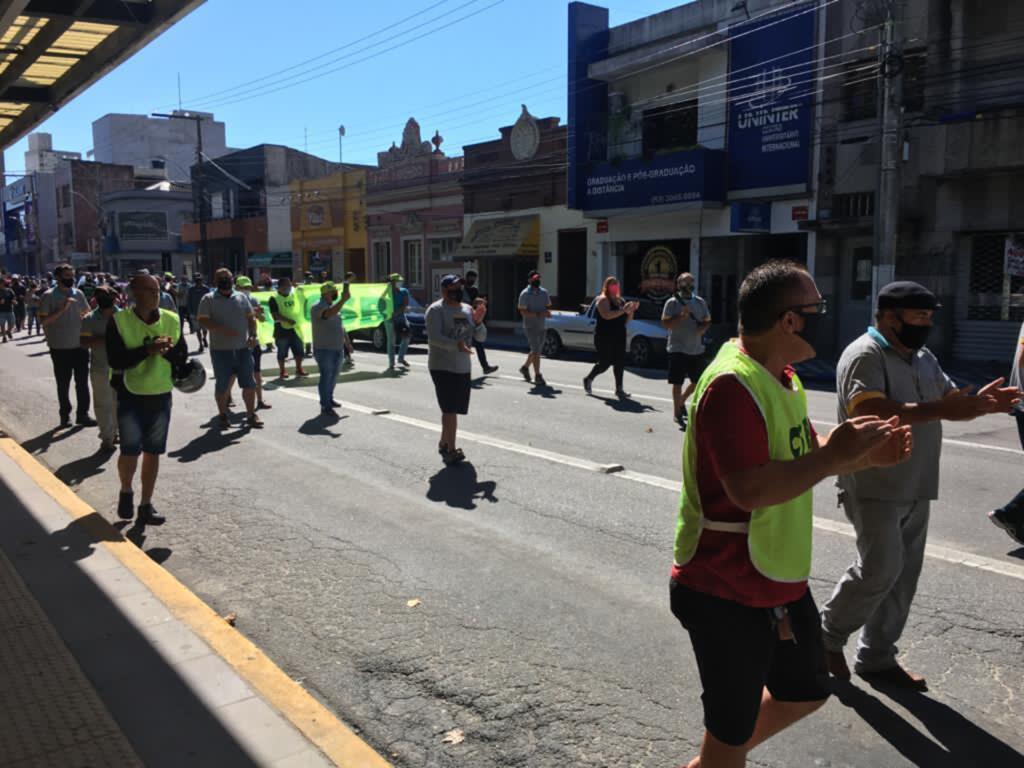 Semana começa com passeata dos rodoviários em RG
