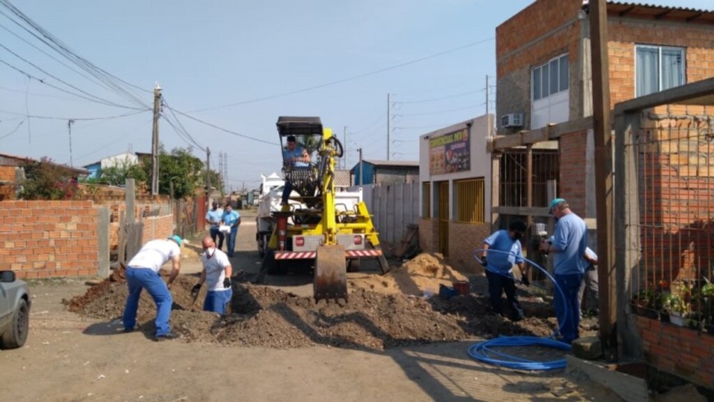 Programa Água, Vida e Cidadania da Corsan leva água tratada para áreas ocupadas