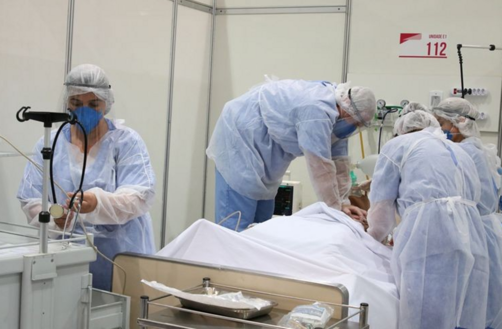 Mortes por covid-19 no Brasil passam de 300 mil