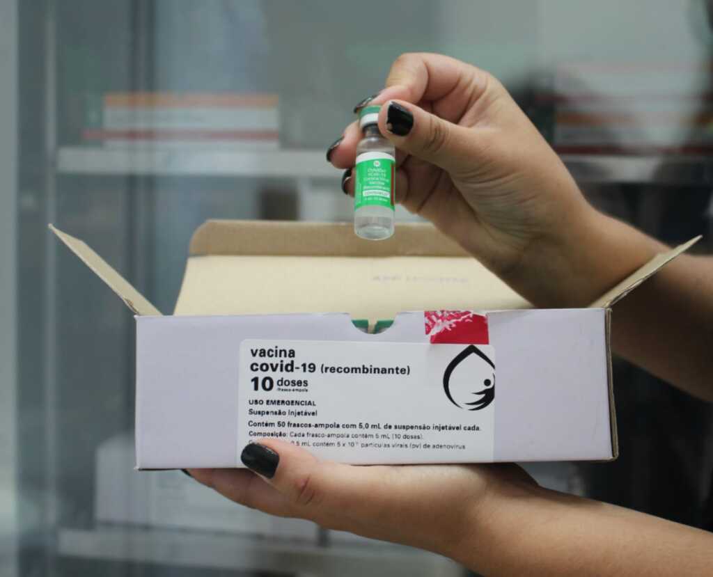 Ministro anuncia chegada de IFA para 32 milhões de doses