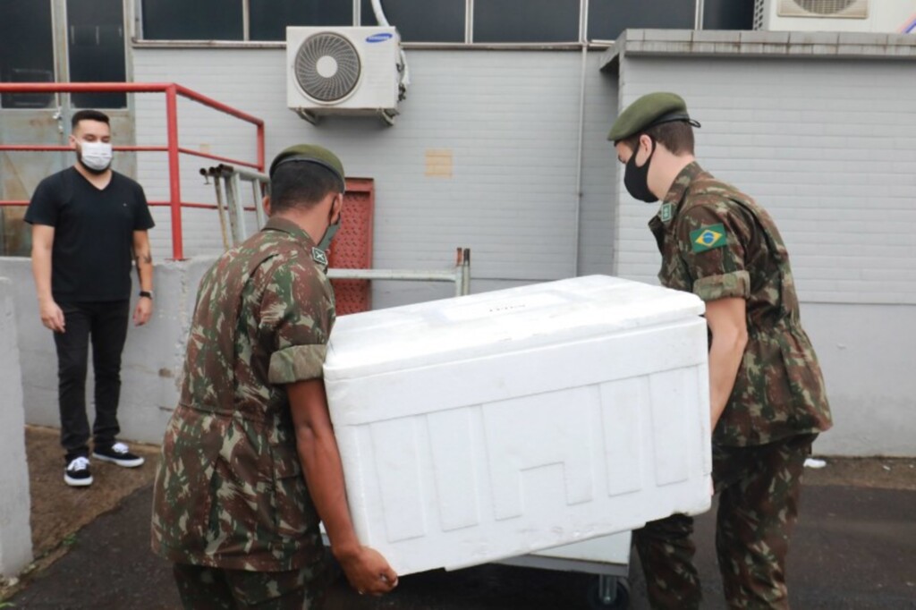 Estado e Exército distribuem 16,5 mil medicamentos do kit intubação a 24 hospitais