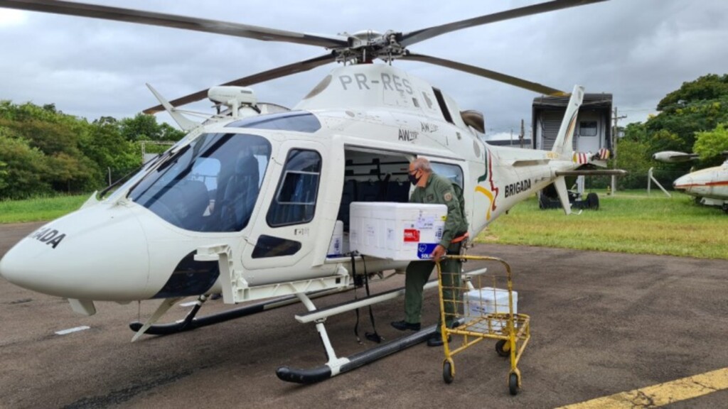Transporte aéreo distribui segundo maior lote de vacinas no RS
