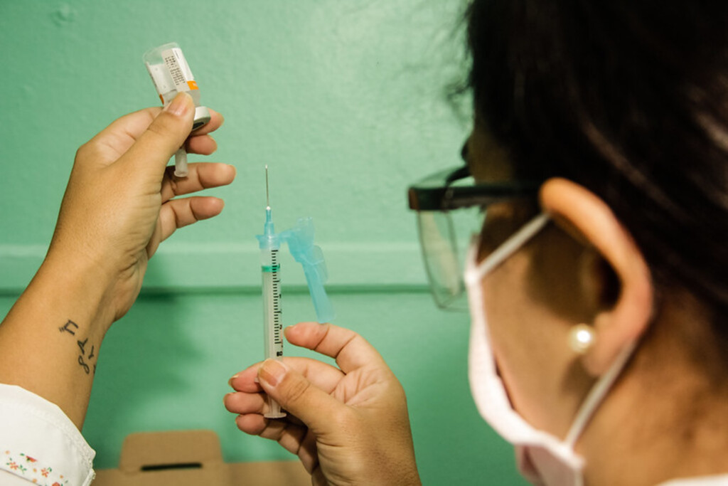 Começa vacinação para nova faixa etária de acamados