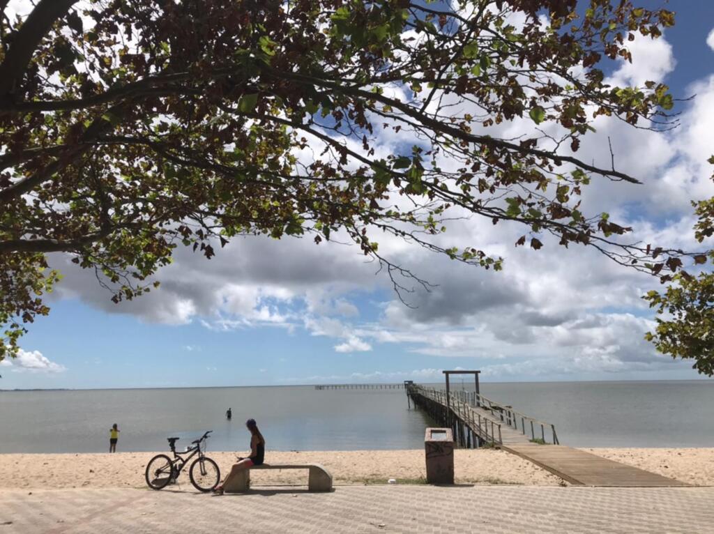 Manhã de sábado registra público nas praias do Laranjal