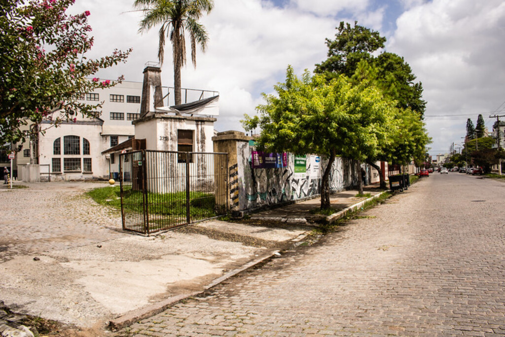 Sábado tem drive-thru para imunização em Pelotas
