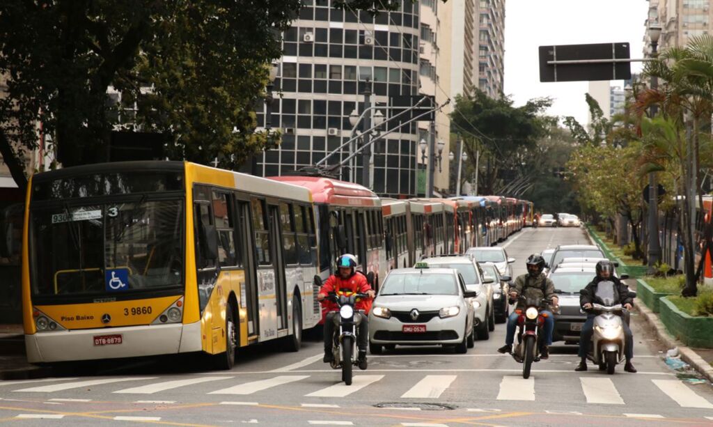 Justiça  de SP decide que caminhoneiros mantenham abastecimento de ônibus