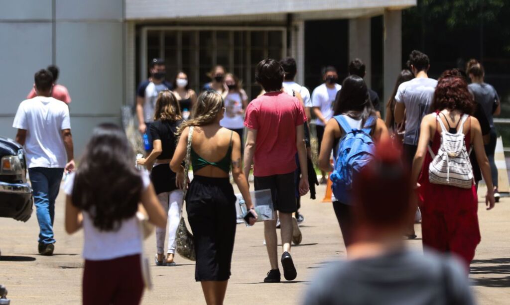 Estudantes podem pedir reaplicação do Enem a partir desta segunda
