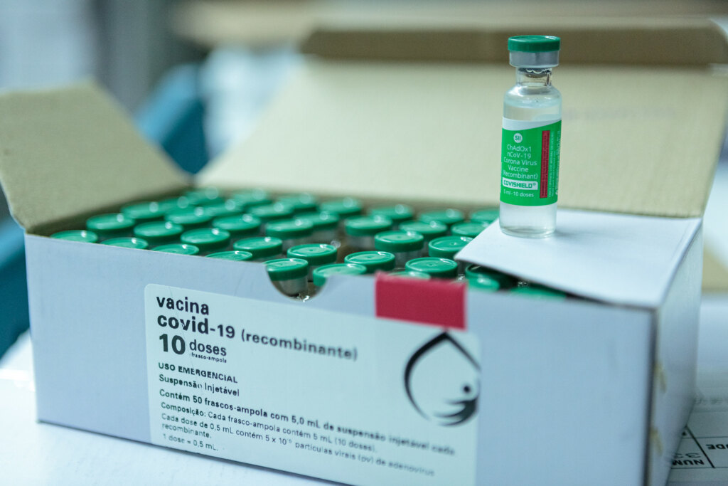 Vacinas de Oxford/AstraZeneca chegam ao Estado