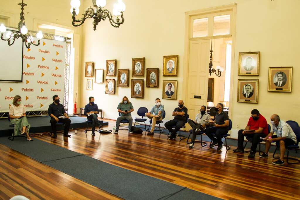 Prefeita recebe motoristas de aplicativos