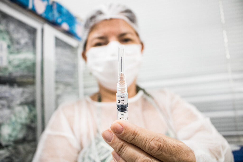 Consórcio garante cem mil seringas à região