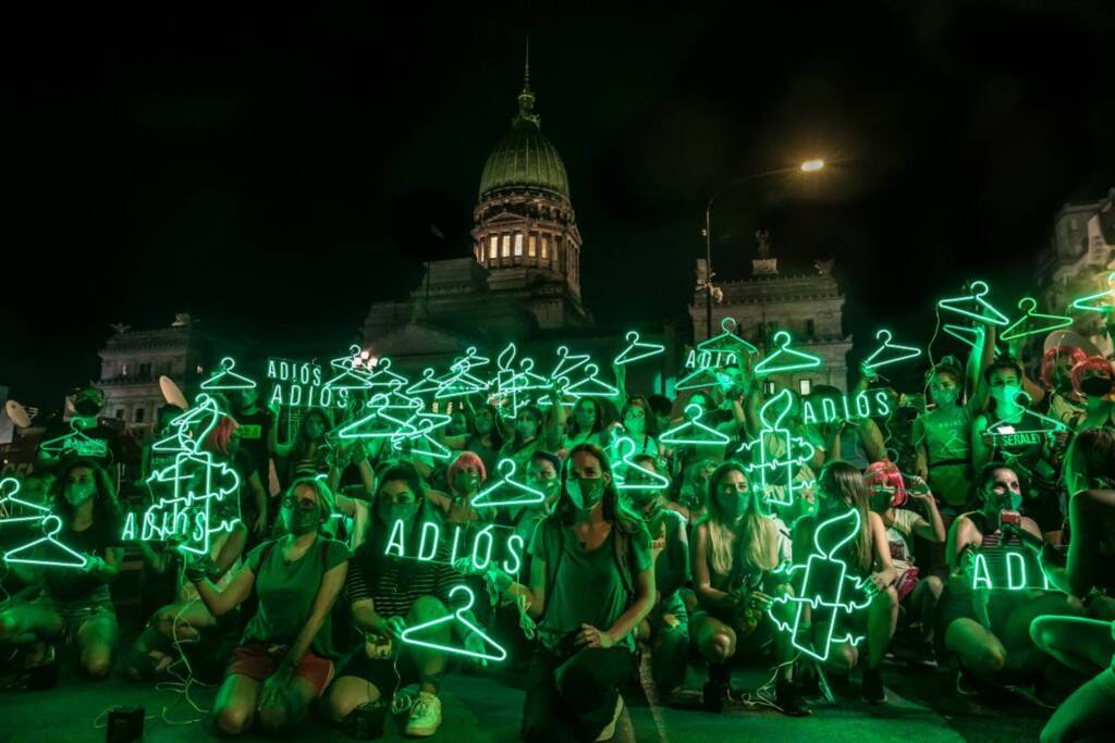 Senado da Argentina aprova legalização do aborto