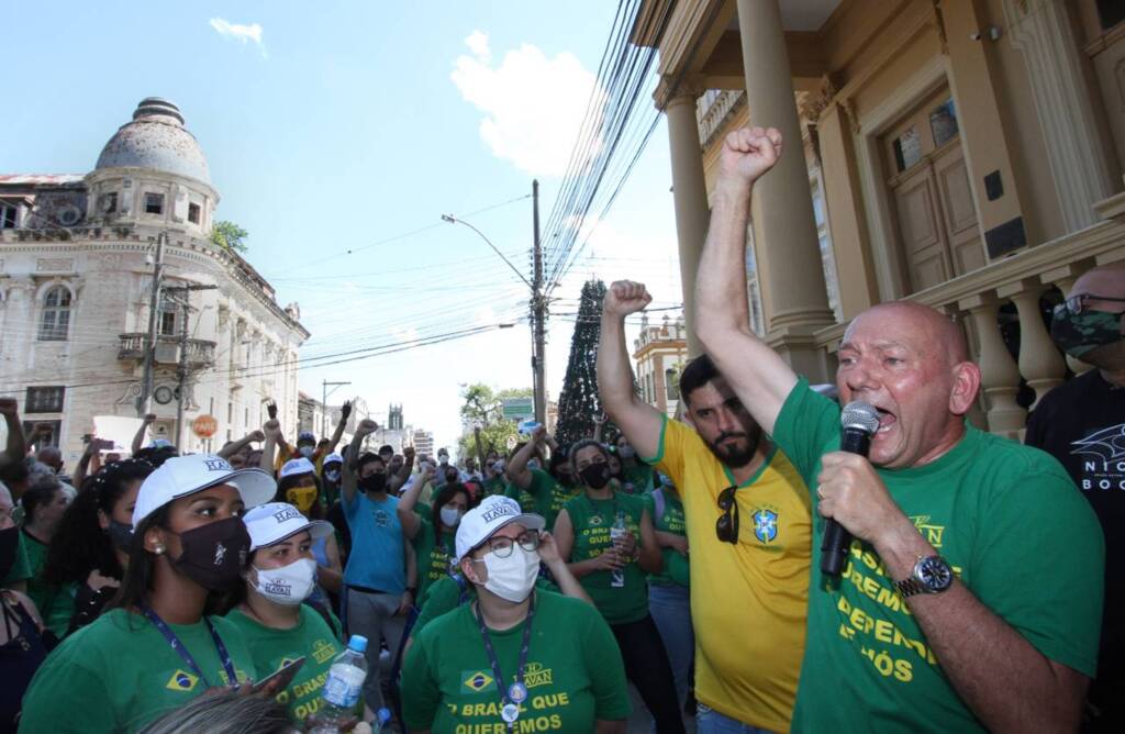 Da restrição para a aglomeração