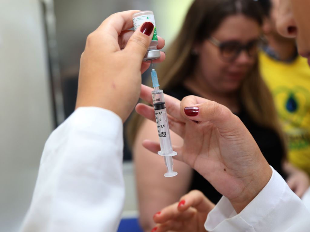 Fiocruz espera que vacinação comece até março de 2021