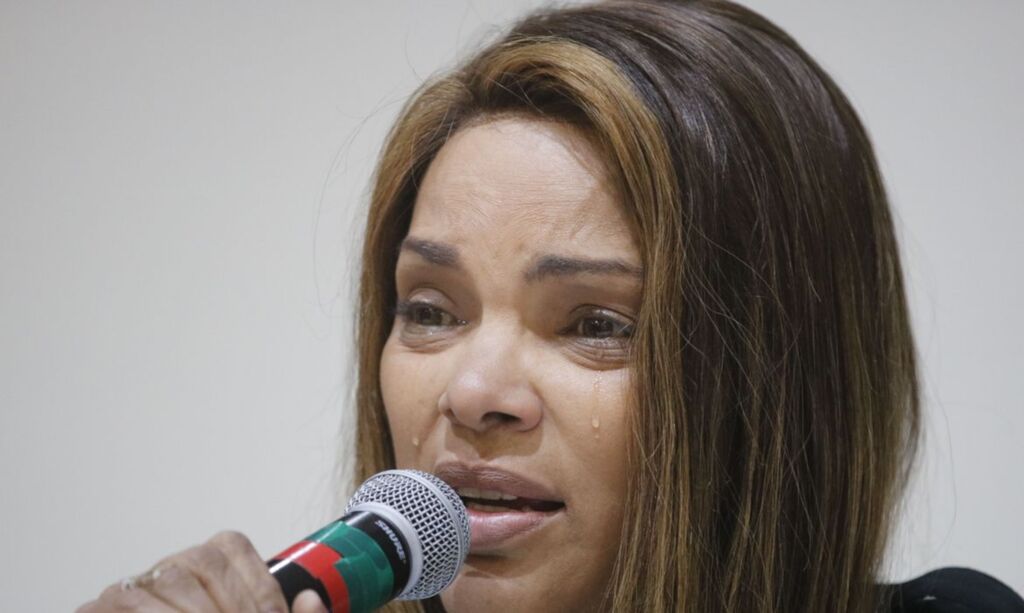Flordelis é intimada a colocar a tornozeleira eletrônica