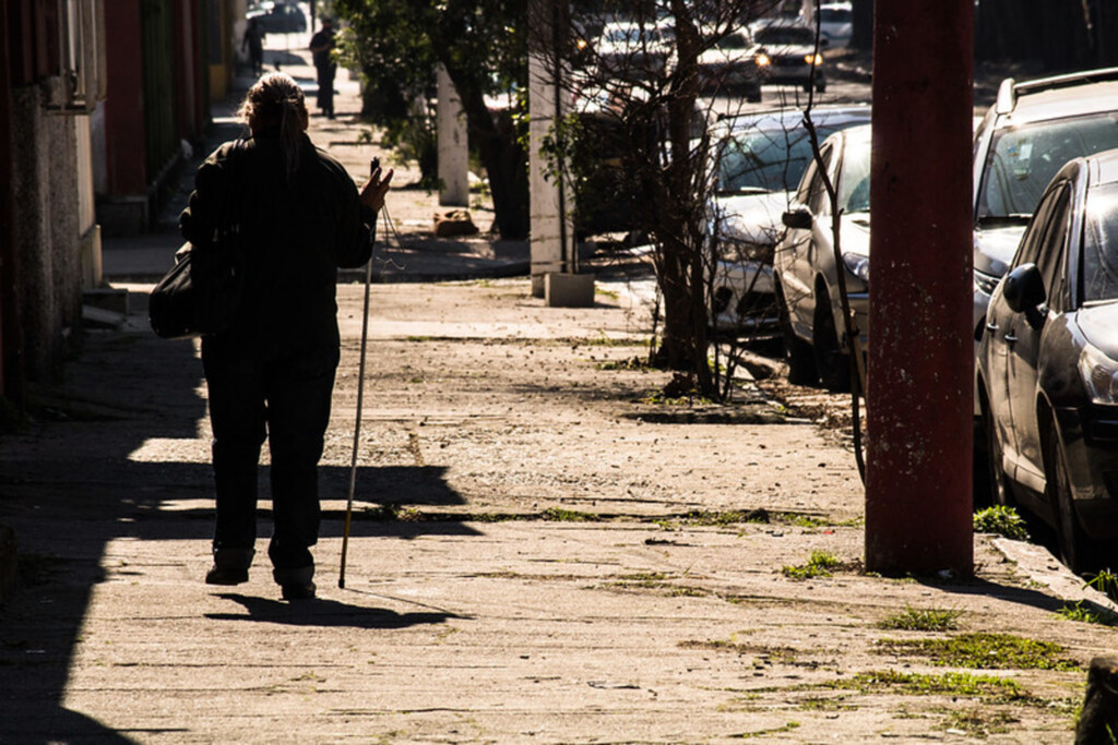 Profissionais da saúde e aposentados no topo dos contaminados