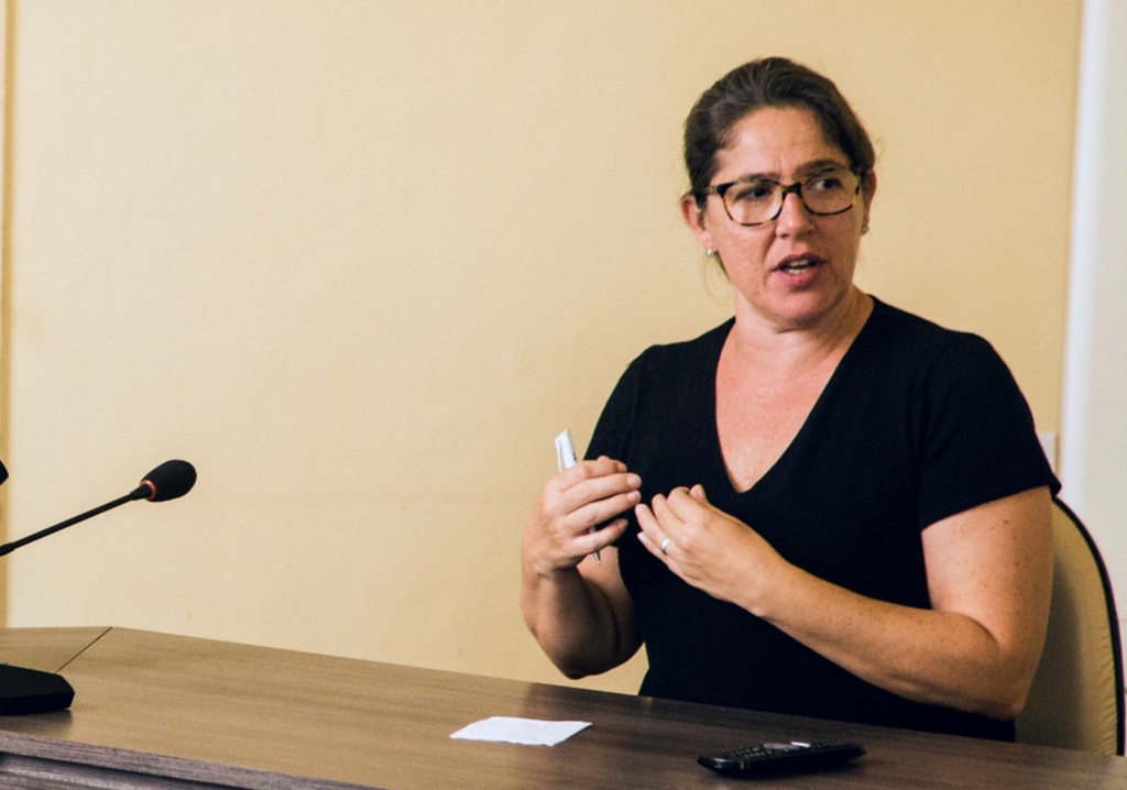 Consultas e exames seletivos retornam este mês, diz secretária