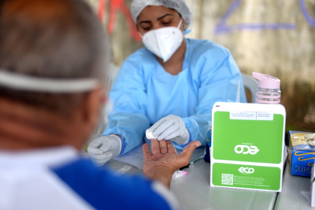 País já teve 257 mil profissionais da saúde infectados