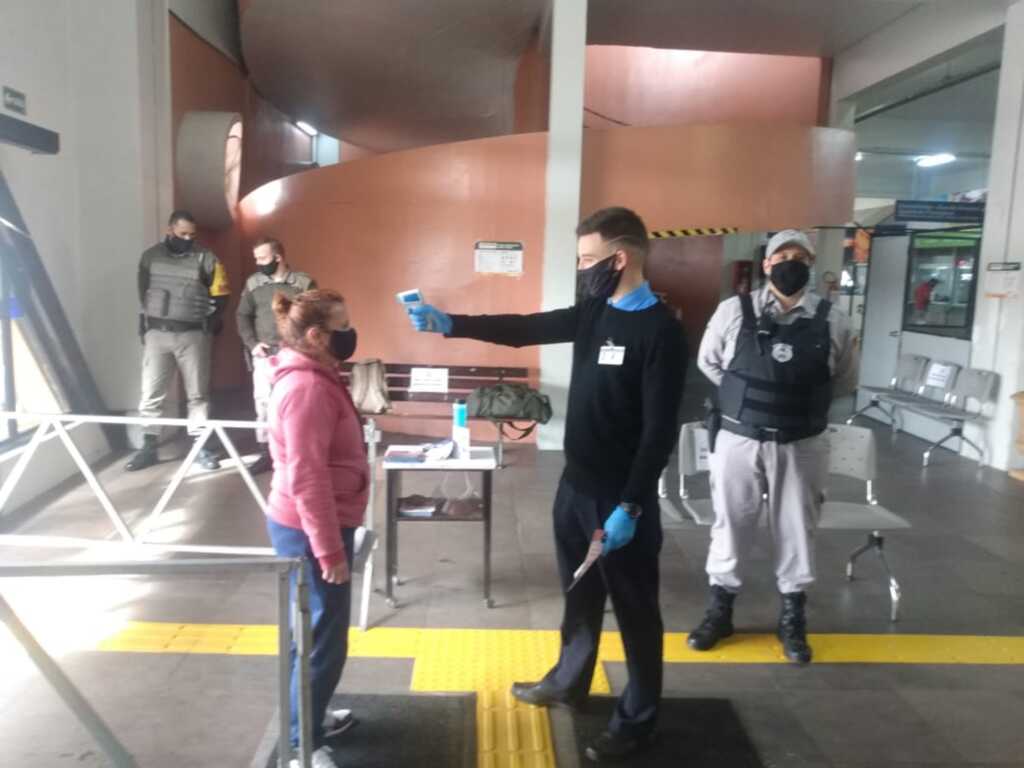 Rodoviária recebe tapetes sanitizantes
