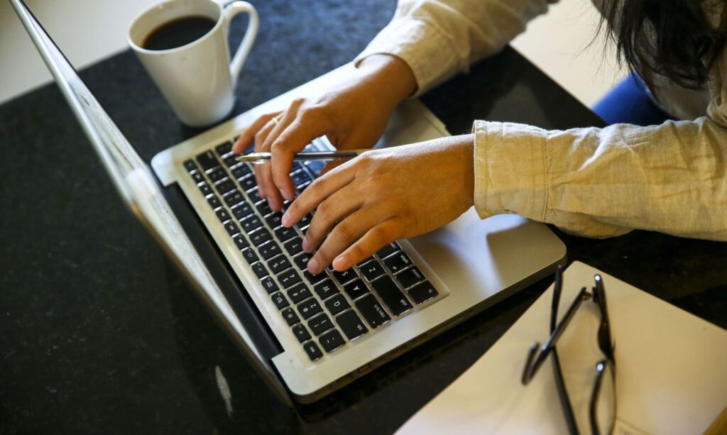 Home office já foi adotado por 46% das empresas