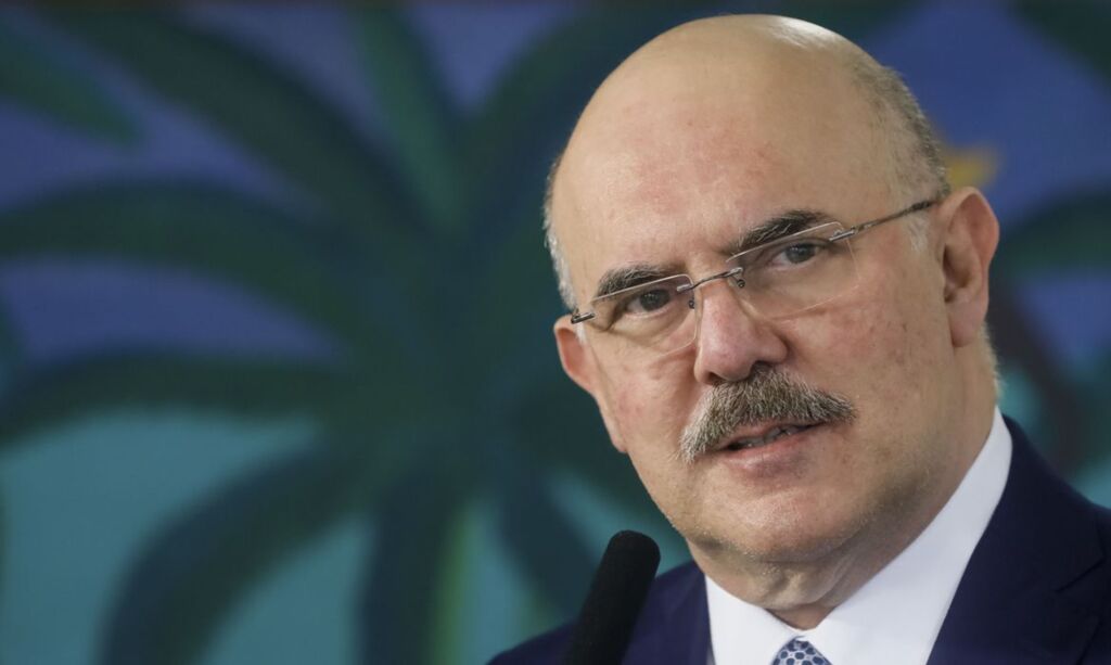 Ministro da Educação tem início de pneumonia por causa da Covid-19