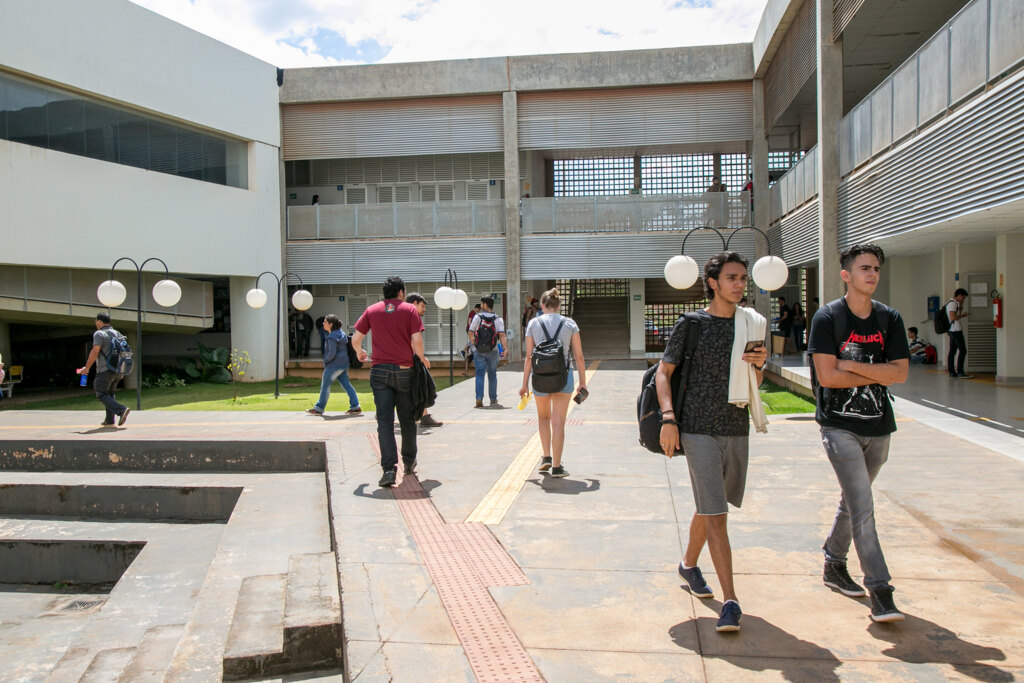 Capes suspende pagamento de dívidas de ex-bolsistas