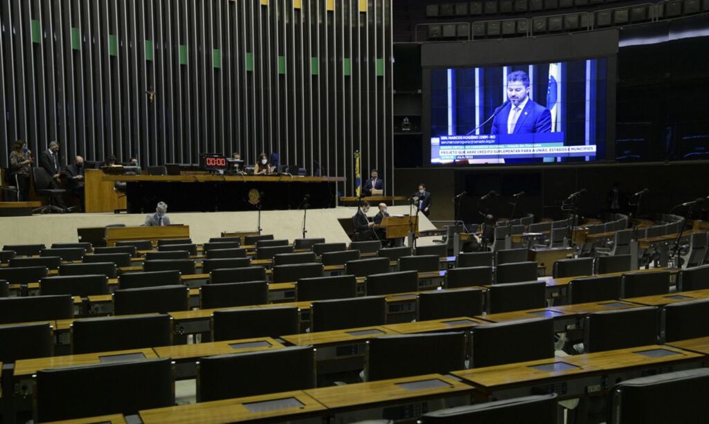 Câmara aprova MP que suspende cuprimento mínimo de dias letivos