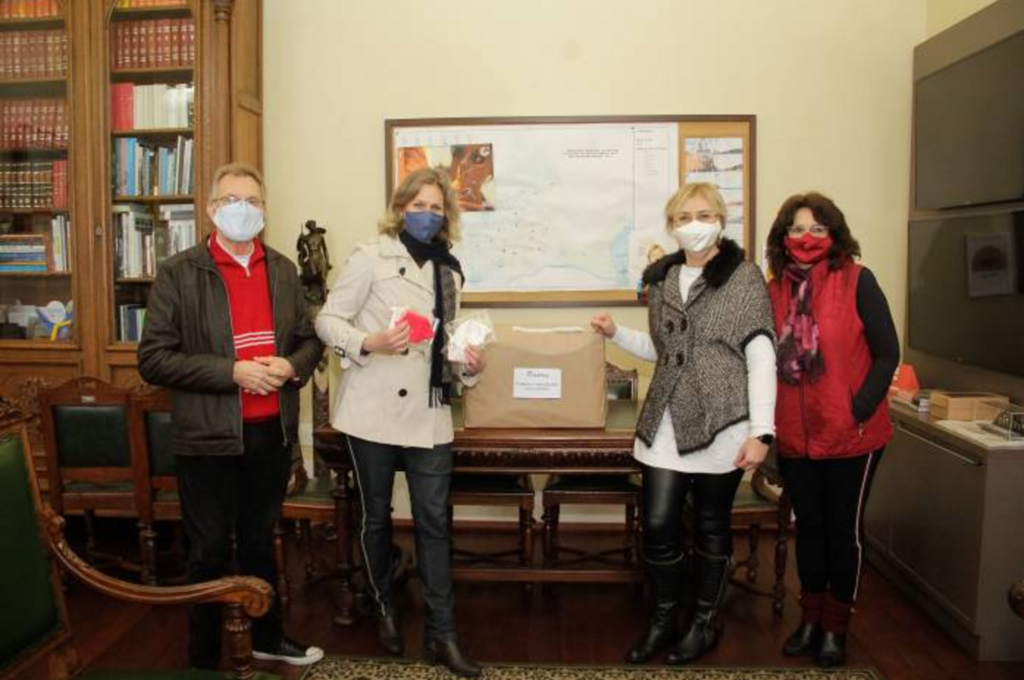 Parceria doa mil máscaras à prefeitura de Pelotas