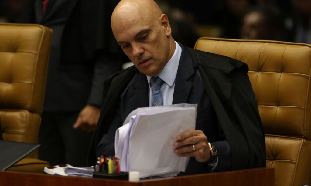 Alexandre de Moraes prorroga prisão de Sara Winter