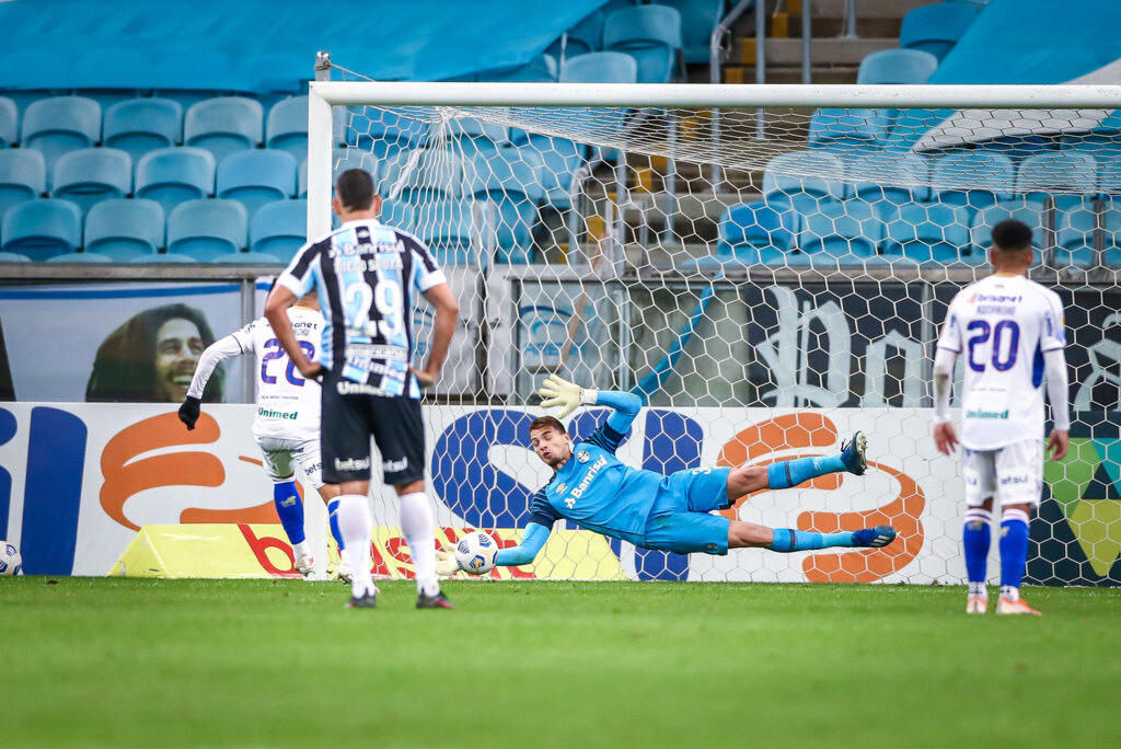 O goleiro Gabriel Chapecó foi o grande destaque gremista no empate contra o Fortaleza (Fotos: Lucas Uebel - Grêmio FBPA)
