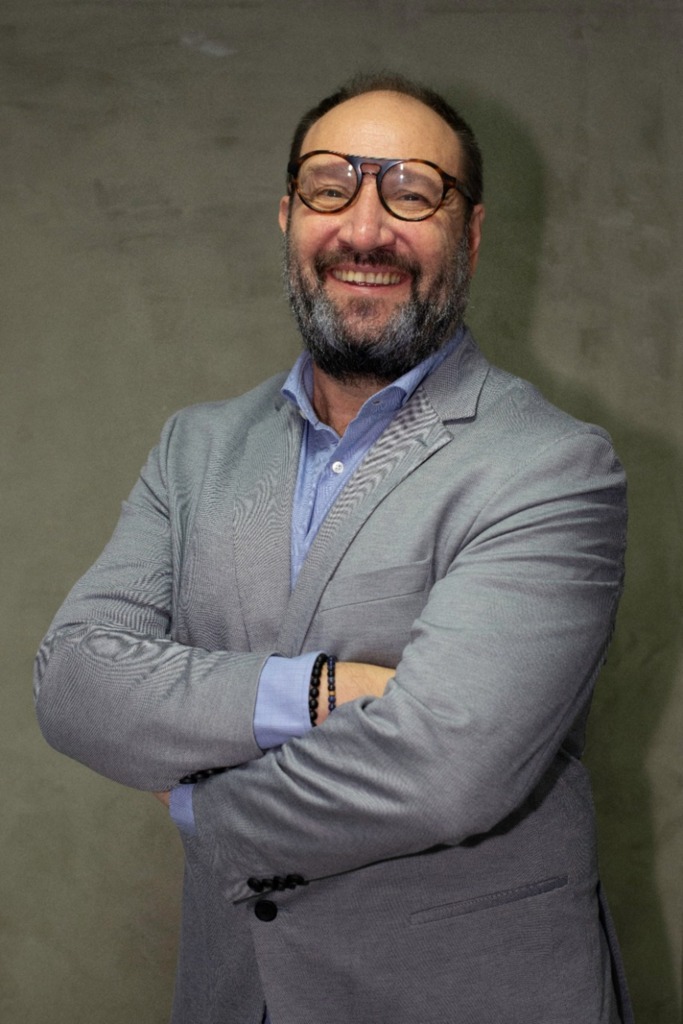 Jornalista Klécio Santos chega ao quarto livro de tema histórico (Foto: Carol Antunes - Especial DP)