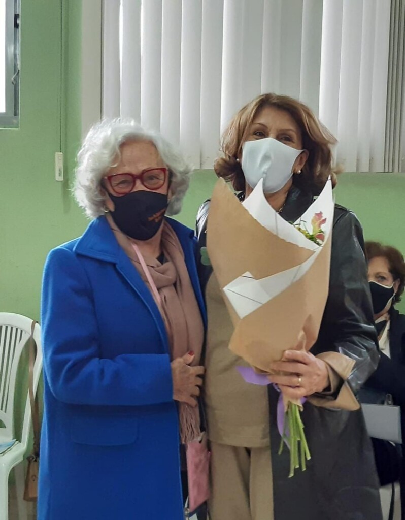 Maria Lúcia Dias, atual presidente da Casa de Santo Antônio do Menor,
e Teresinha Simch, que deixa a presidência