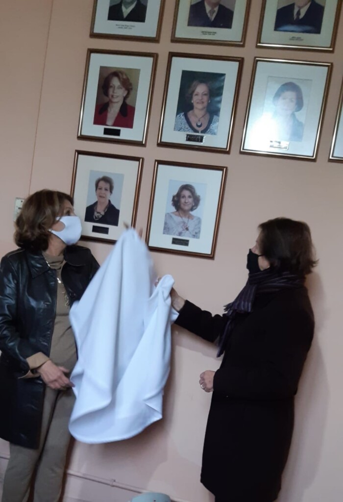 Inauguração da foto: Teresinha Simch e a 
vice-presidente, Clara Barros