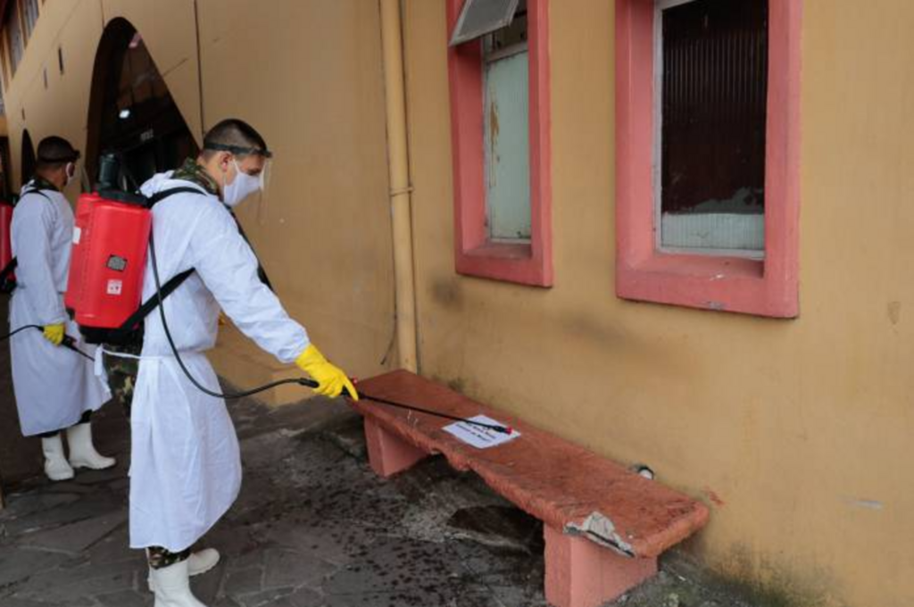 Exército higieniza Rodoviária em Pelotas