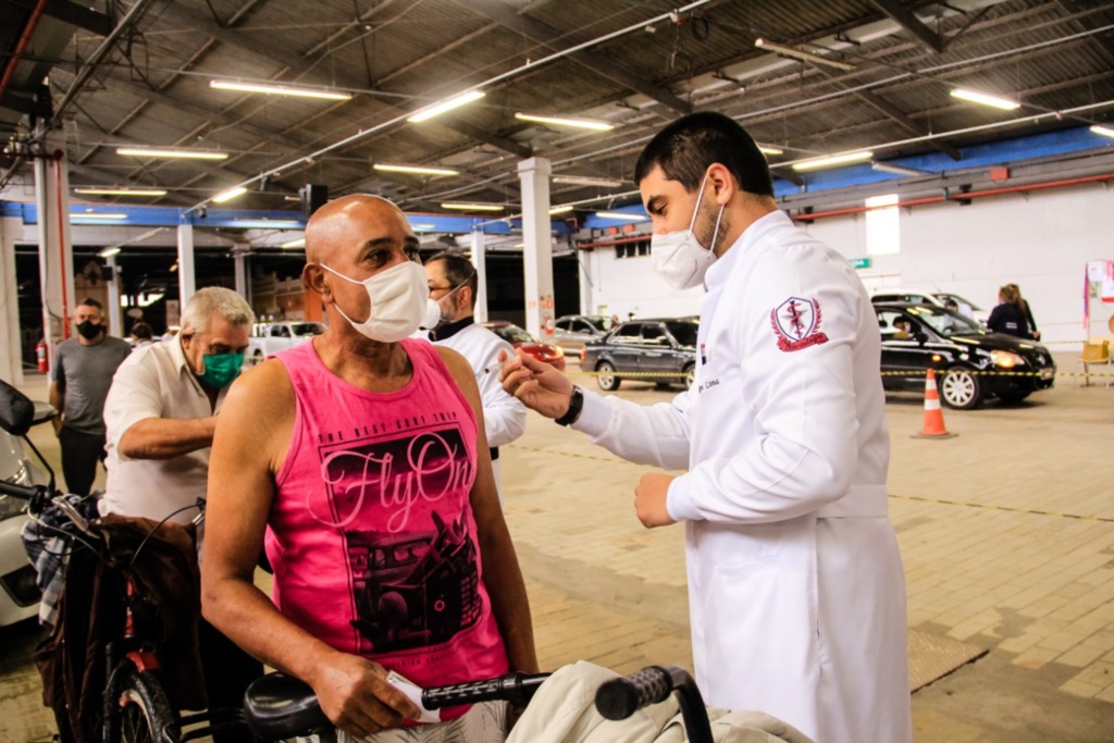 No domingo (20), o público-alvo da vez era composto por idosos de 63 anos (Foto: Rodrigo Chagas - Especial DP)