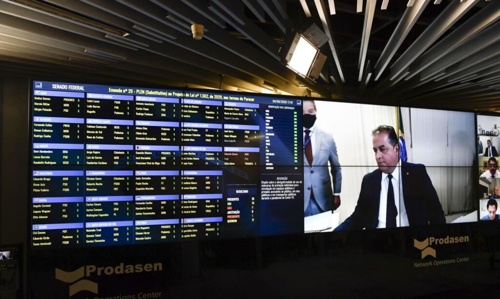 Senado aprova uso obrigatório de máscaras no país