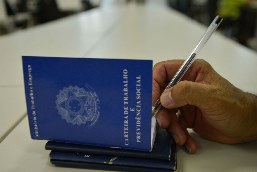 Sine oferece dezenas de vagas