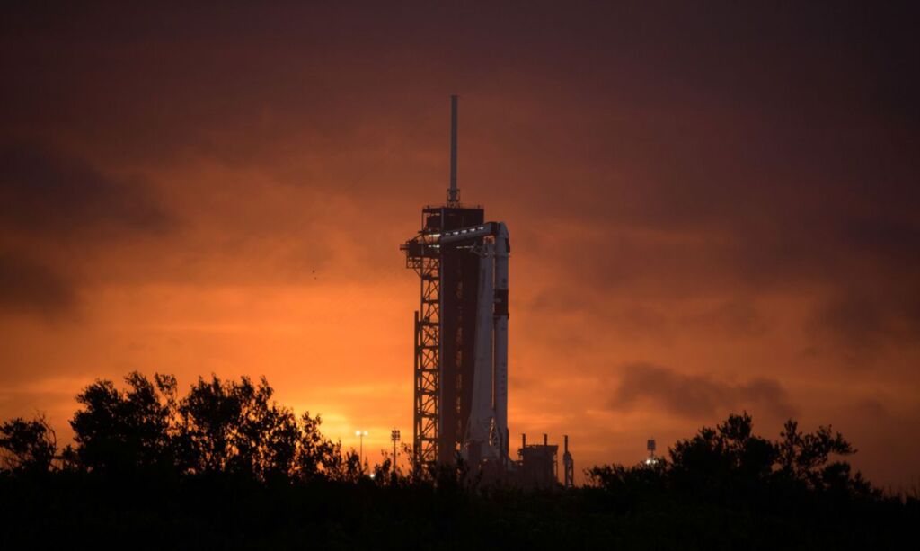 SpaceX lança primeira missão tripulada nesta quarta