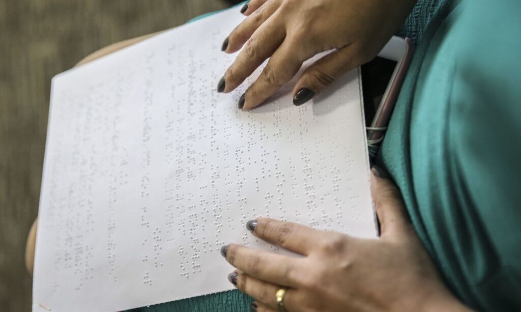 Pessoas com deficiência visual terão leitura em tela no Enem