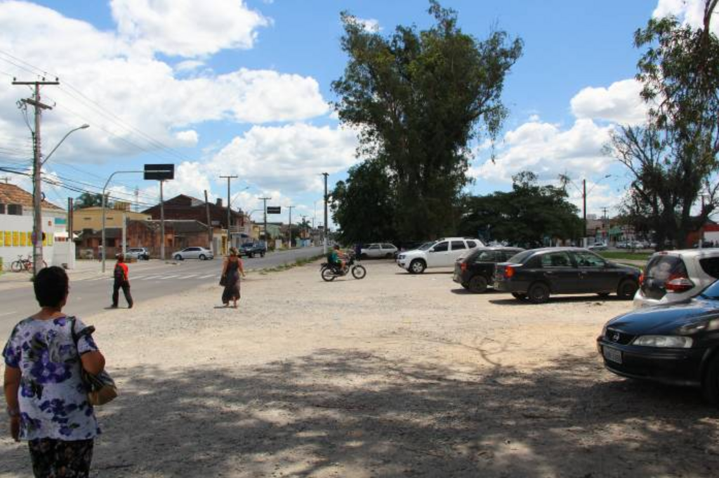 Começam as obras no canteiro central da Duque de Caxias
