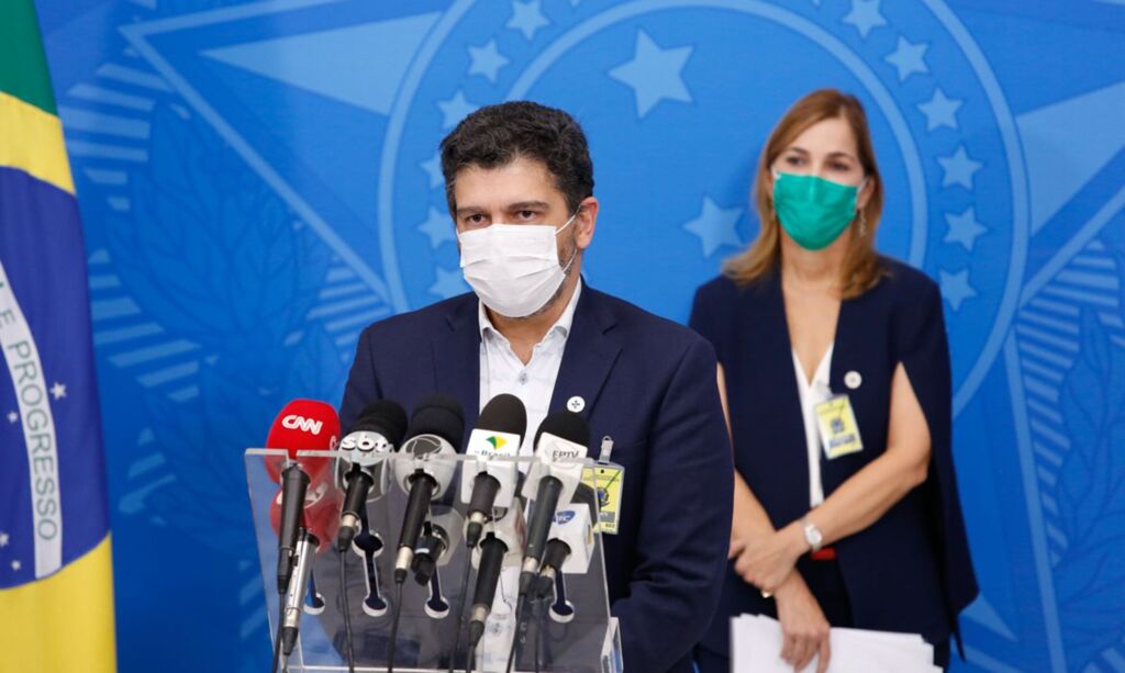 Covid-19: Brasil registra 881 mortes em 24 horas